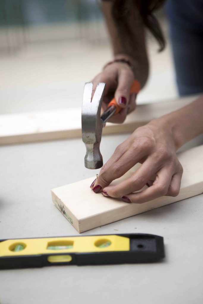 Liar-fixinglife-vert-_0001_4J2A9377